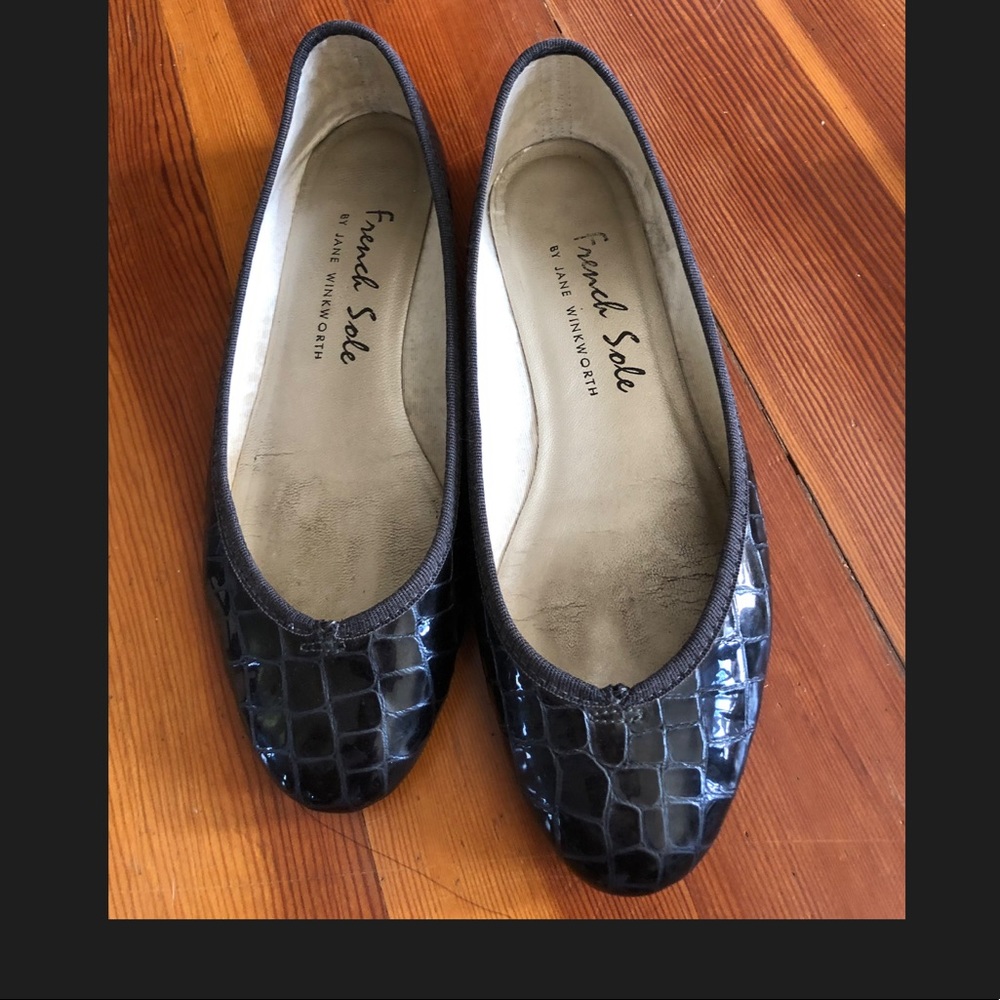 ❌❌SOLD❌❌French Sole Navy Ballerinas